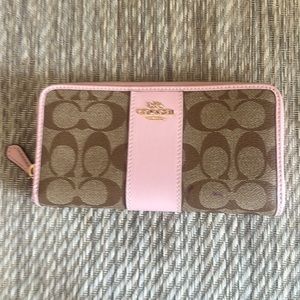 Coach Blush Pink and Brown Wallet🩷